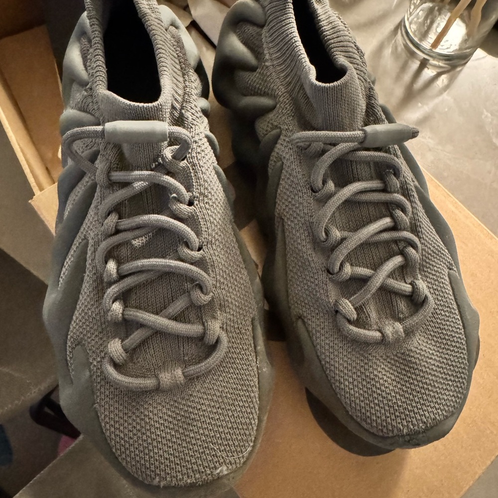 Gray Yezzy Used Sneakers
